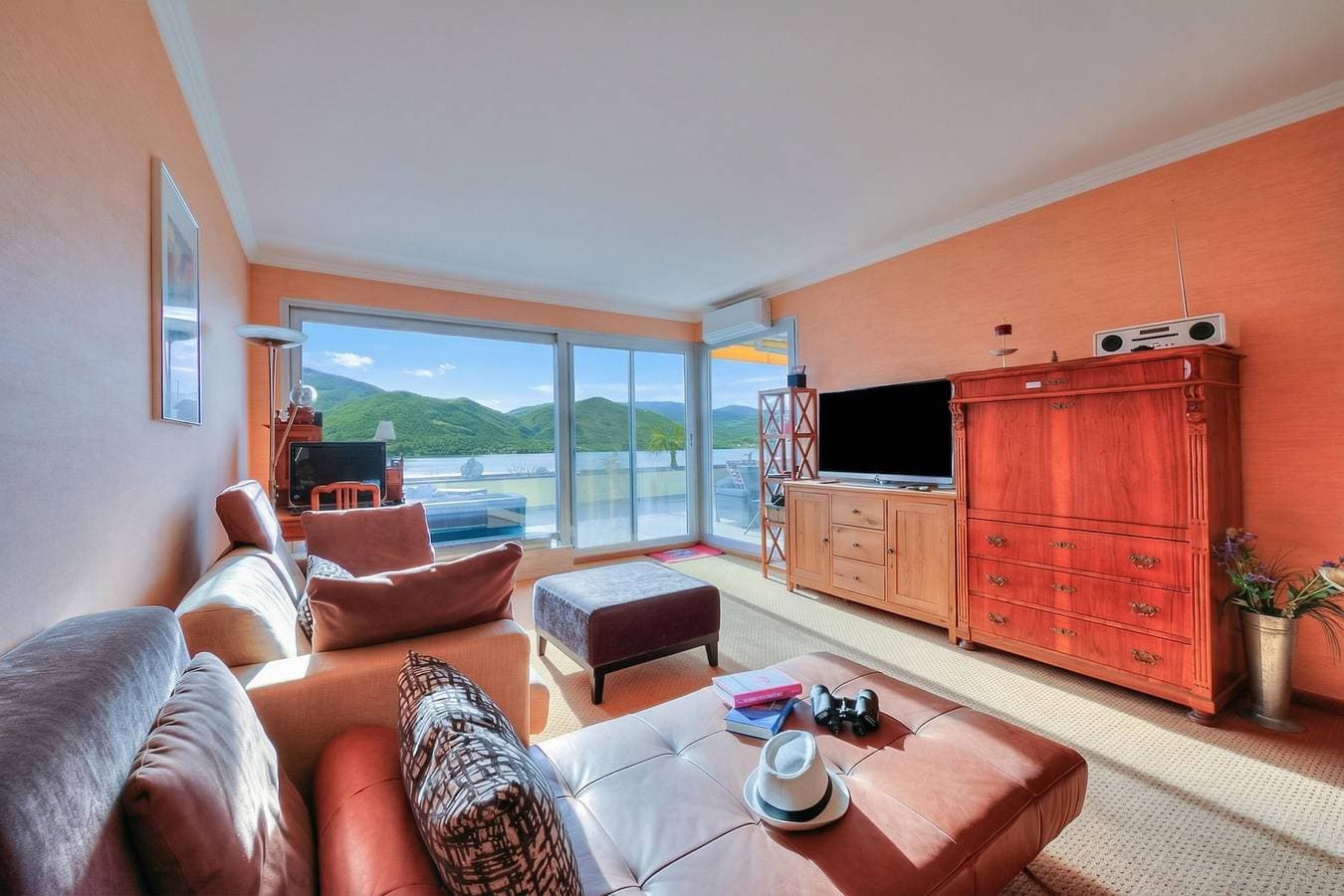 Foto 11 von 30: Panorama Maggiore Apartment with Pool in Locarno