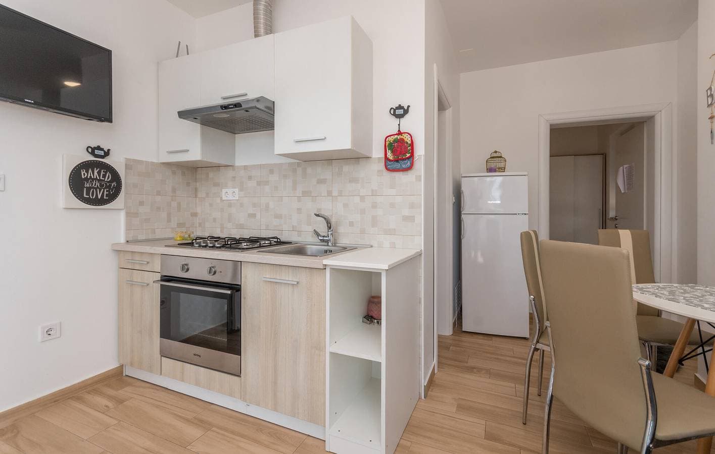 Foto 10 von 16: Apartment mit Meerblick, Terrasse, Parkplatz und WLAN, 700 m vom Strand entfernt