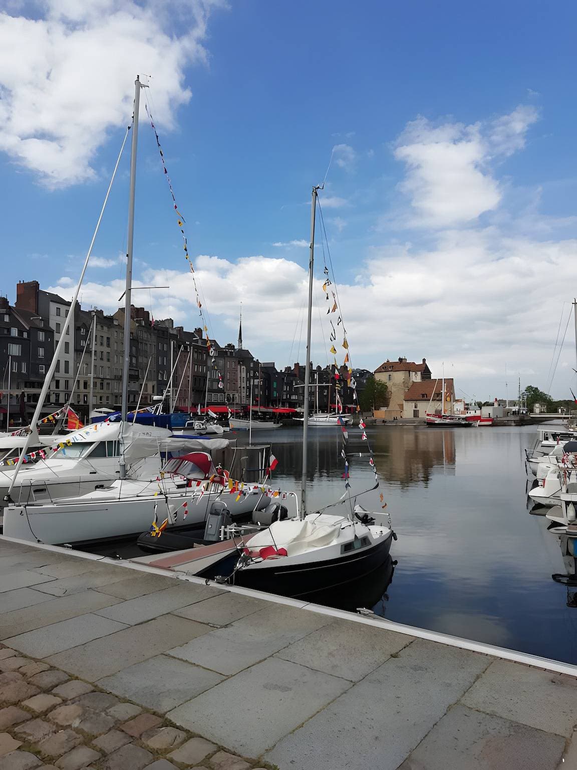 Foto 11 von 16: Chalet „Honfleur“ bei Bbm in Honfleur – Meerblick, Terrasse, Parkplatz