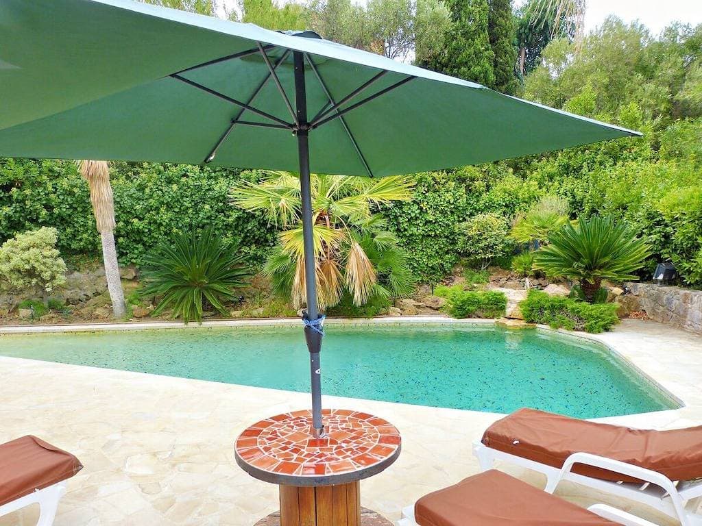 Foto 3 von 39: Villa in Carqueiranne mit Schwimmbecken