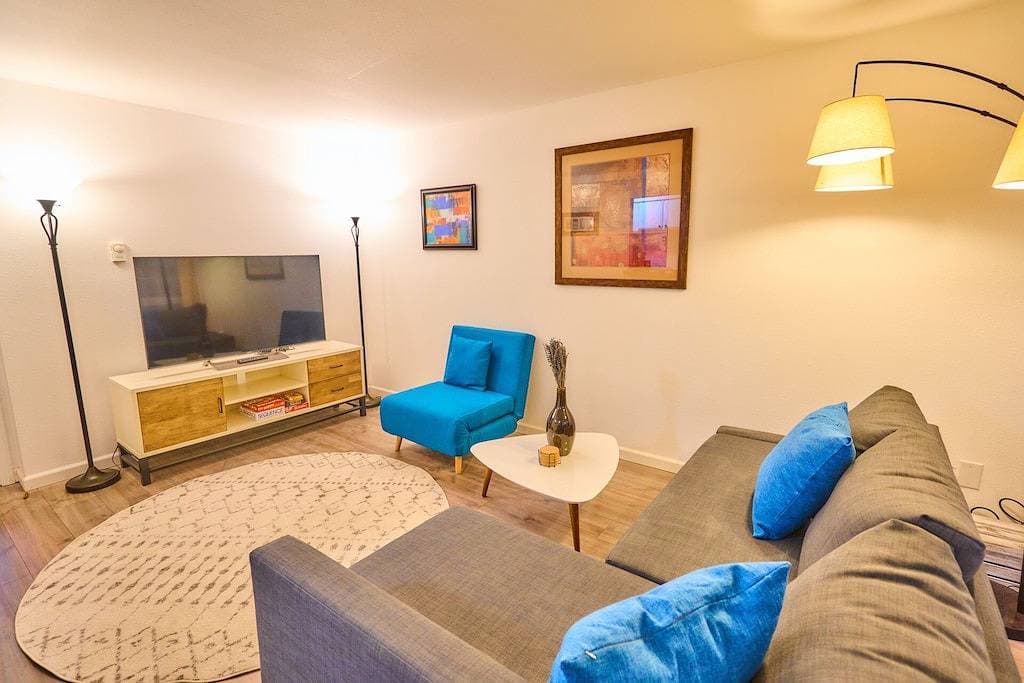 Foto 6 von 12: Cozy Condo w/King Bed Near SeaTac Airport