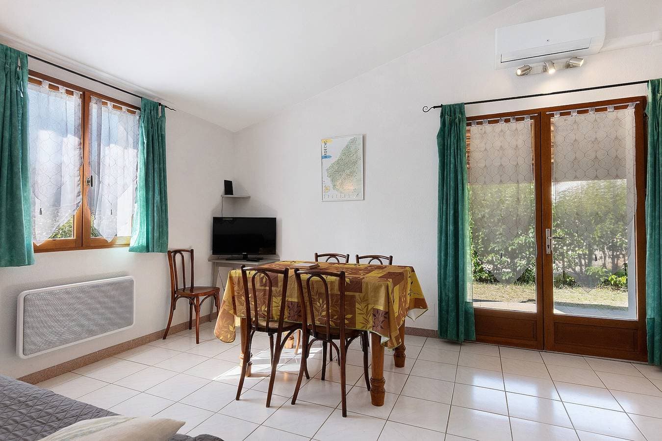 Foto 2 von 19: Gîte Le Micocoulier La Fontinelle – Ruhige Ferienhäuser in der Ardèche