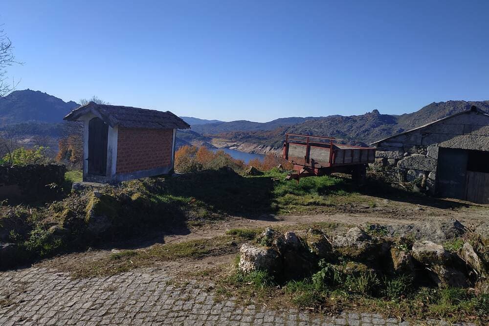 Foto 12 von 16: Outeiro \"Tras Os Montes Parc Du Geres 50€ for 2