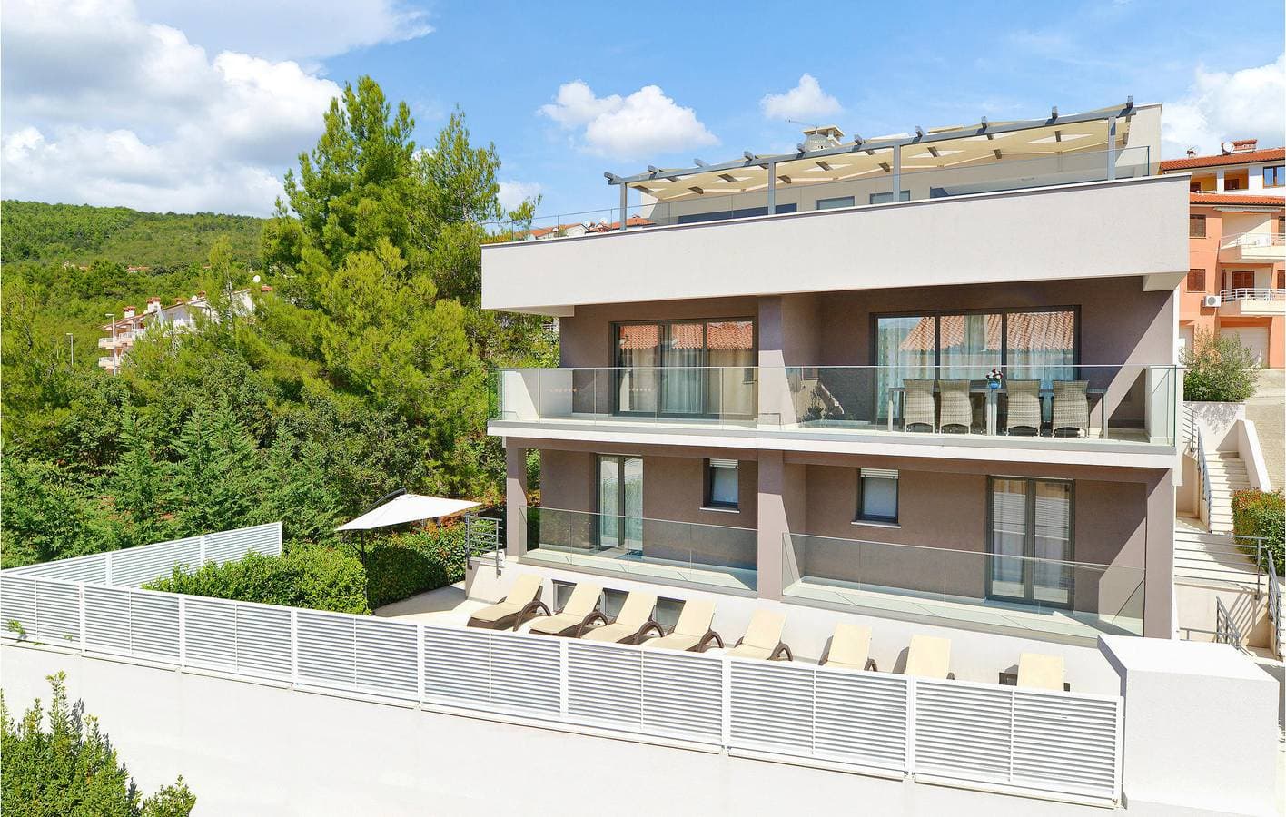 Foto 3 von 33: Geräumige 150 m² große Wohnung mit Pool, 600 m vom Strand entfernt