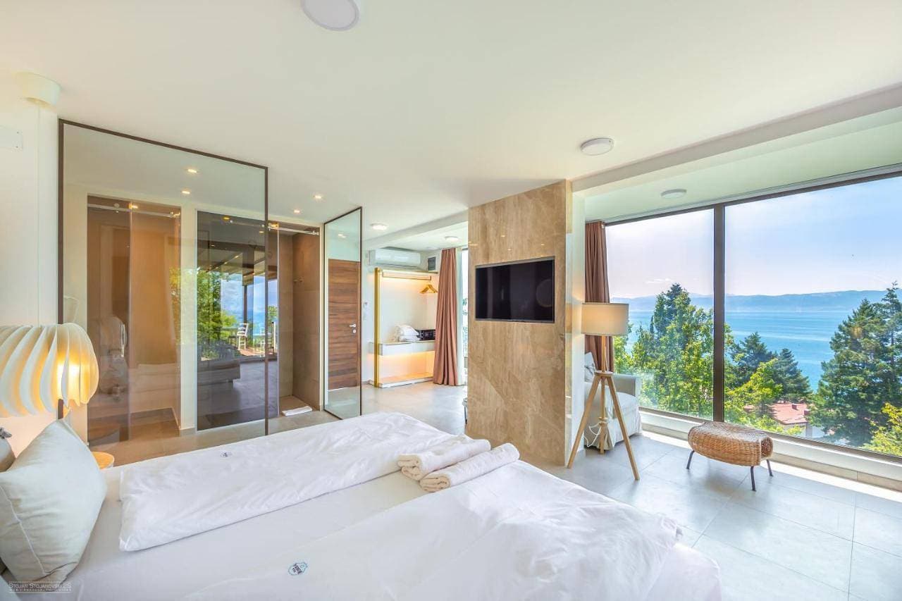 Foto 5 von 10: Triple Room with Lake View