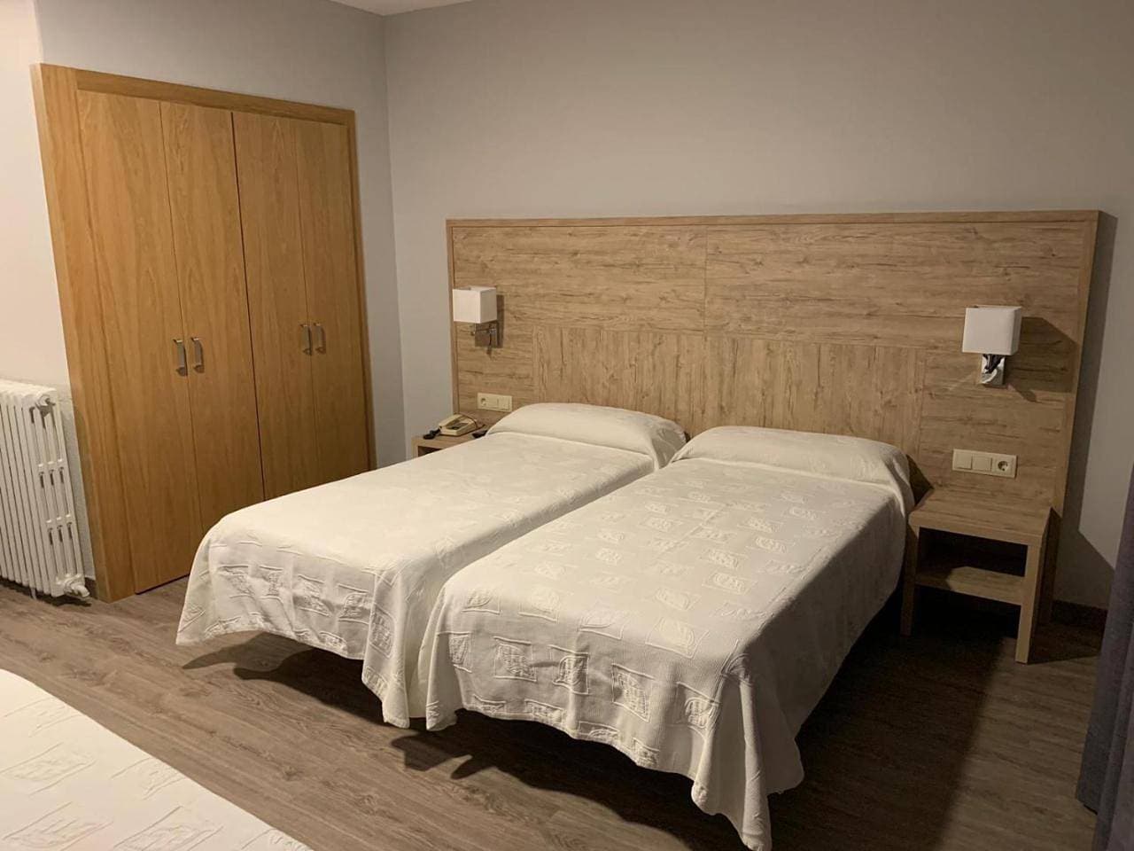 Foto 7 von 9: Quadruple Room