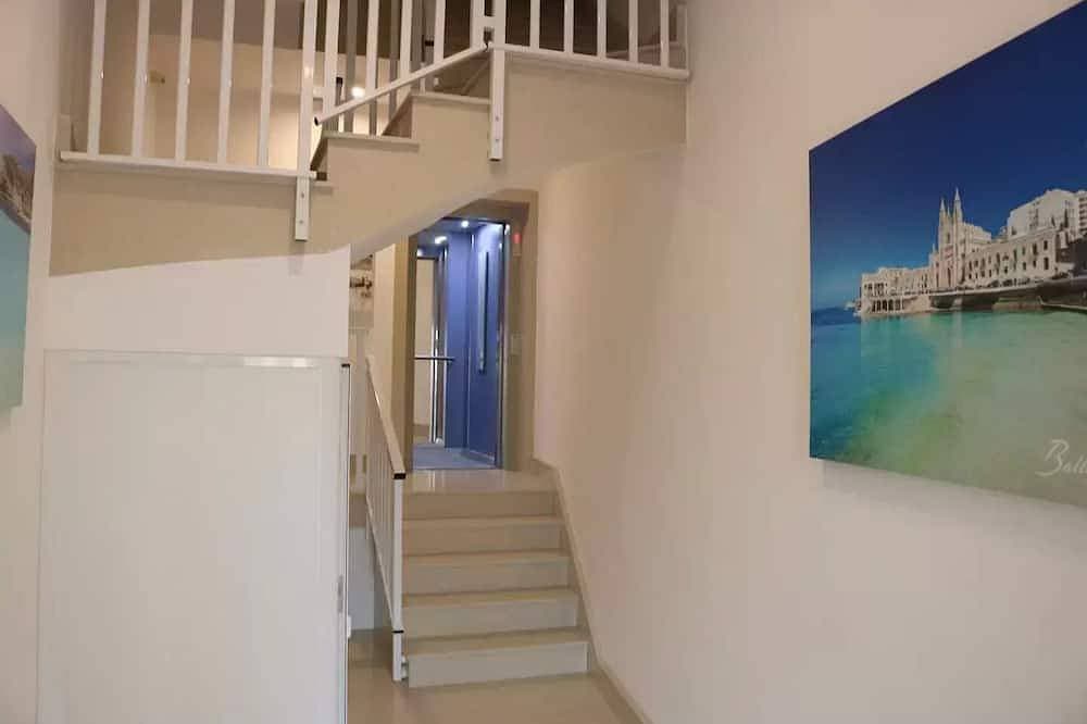 Foto 4 von 5: Neues, modernes Studio-Apartment direkt am Meer in Marsascala
