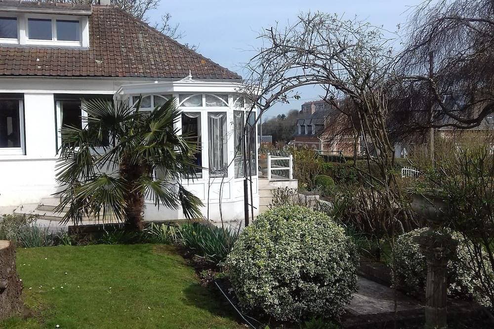 Foto 5 von 12: Charming chambre d'hote suite 400m from the port.