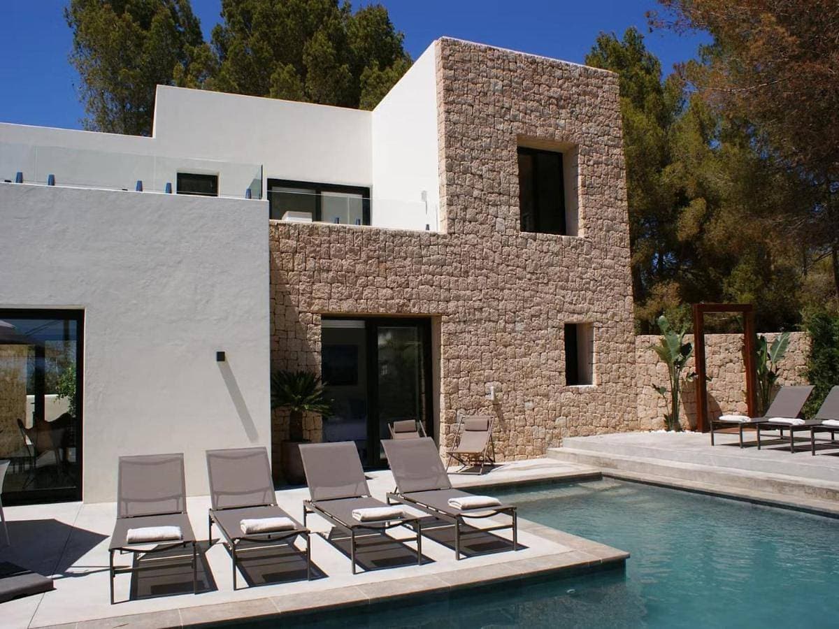 Villa in Santa Eulalia with Stunning Sea Views 1