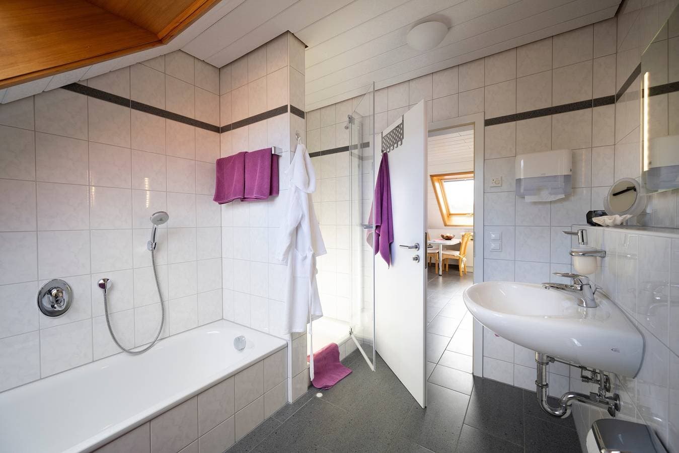 Foto 7 von 30: Ferienwohnung "Mara" am Bodensee(5 Automin.) mit Sitzplatz im Garten, Hunde ab 22.08.2026 erlaubt