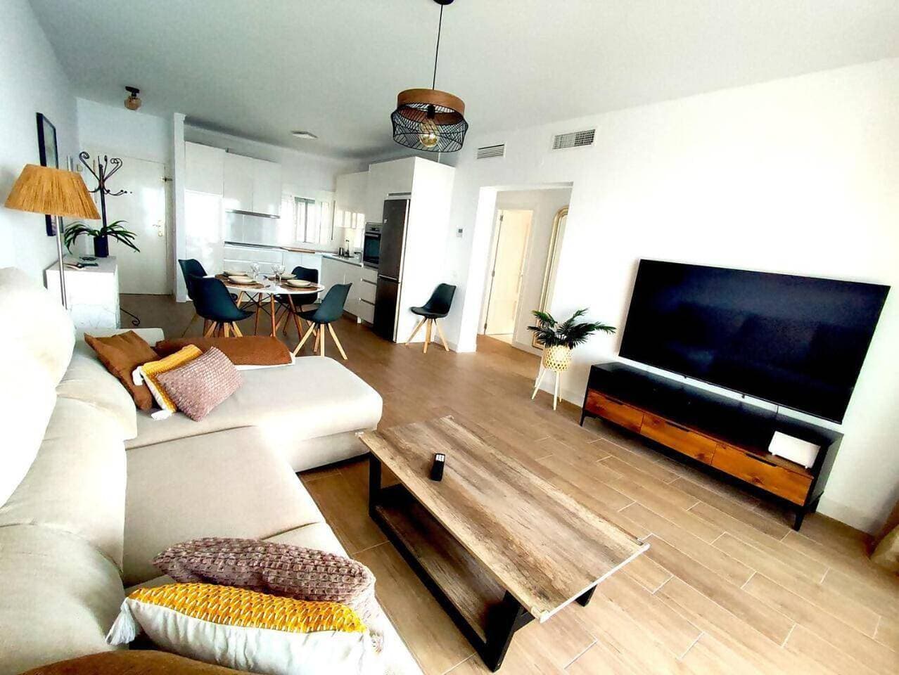 Foto 8 von 27: Three-Bedroom Apartment
