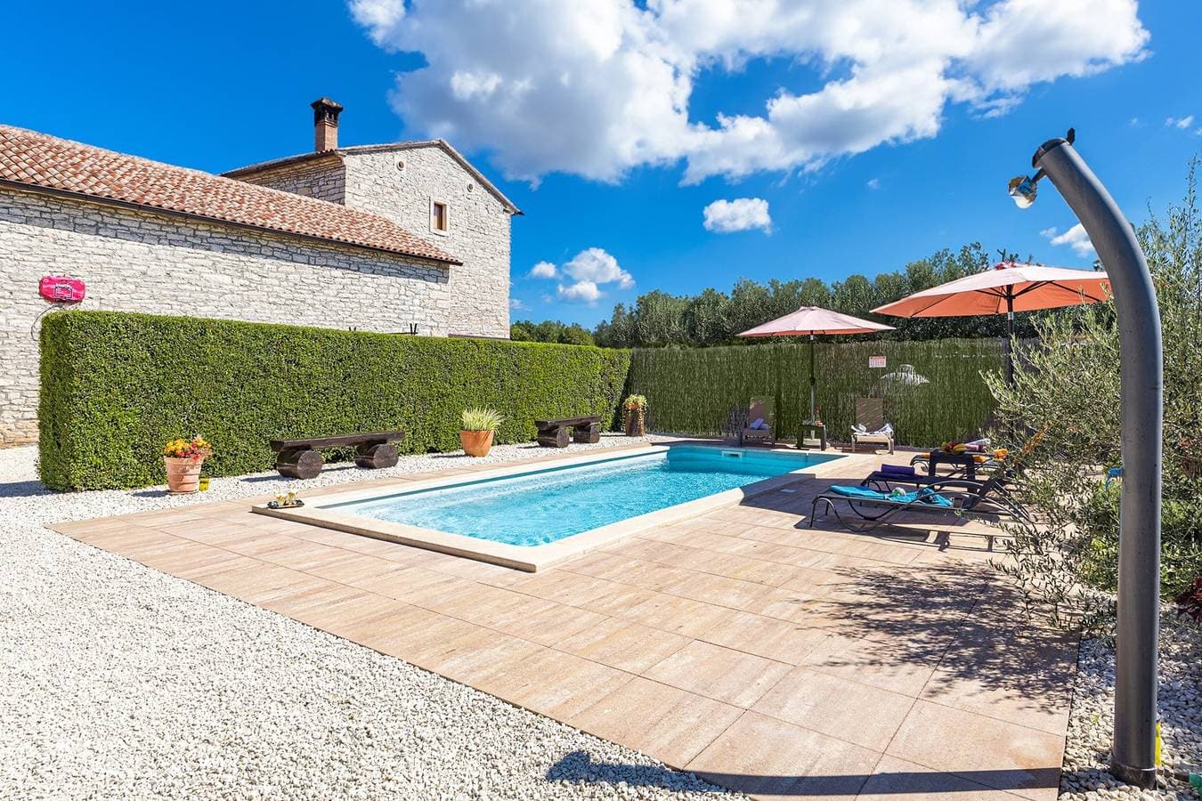 Foto 2 von 46: Schönes Haus mit Privatpool und großem Hof