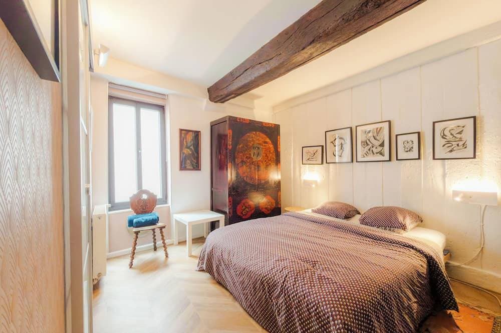 Foto 2 von 17: Separate master suite, 18th century residence