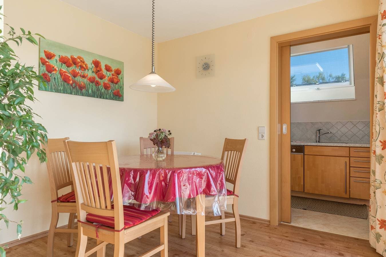 Foto 6 von 22: Gemütliche Ferienwohnung im Haus Irene mit Balkon