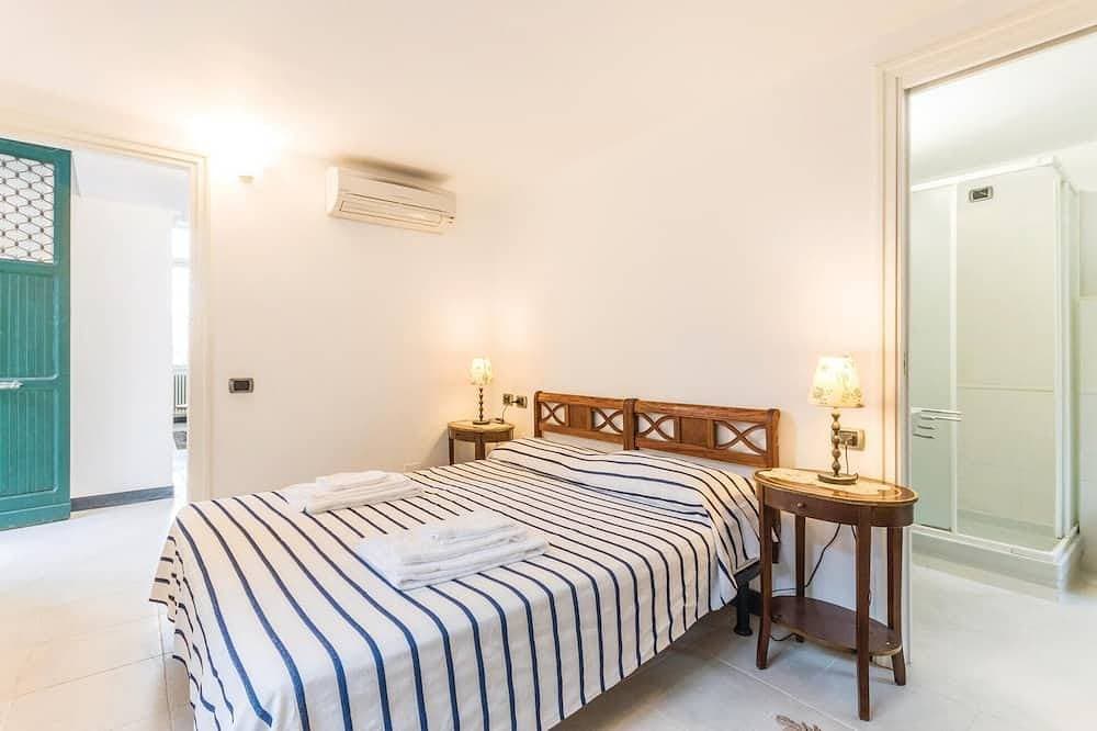 Foto 4 von 22: Beach front apartment in Rapallo Ge with swimming pool