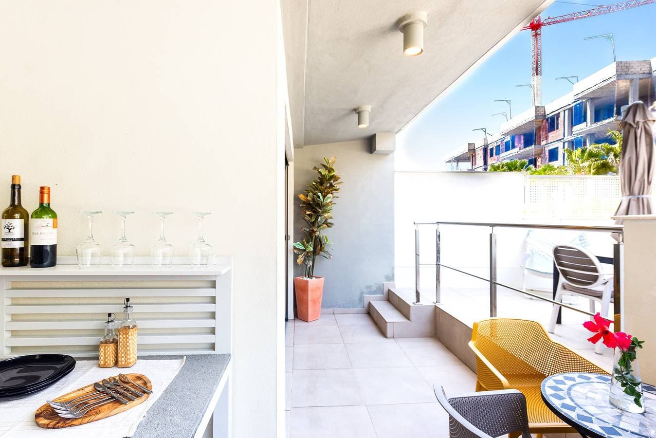 Foto 12 von 37: Ferienwohnung 'Luxurious Two Bed' mit privater Terrasse, WLAN und Klimaanlage