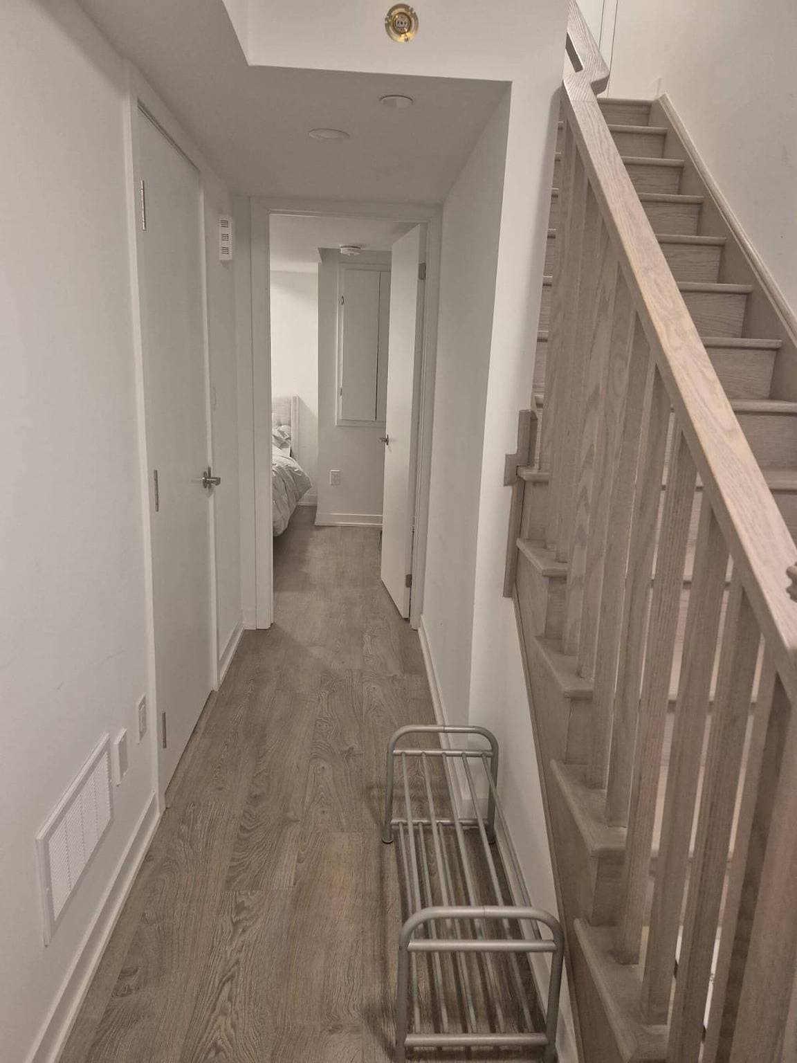 Foto 3 von 13: Gemütliche Kellersuite mit 1 Br in einem der besten Viertel Torontos