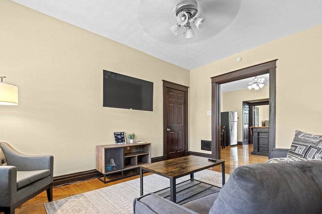 Foto 6 von 20: Dog-Friendly Apt with Office