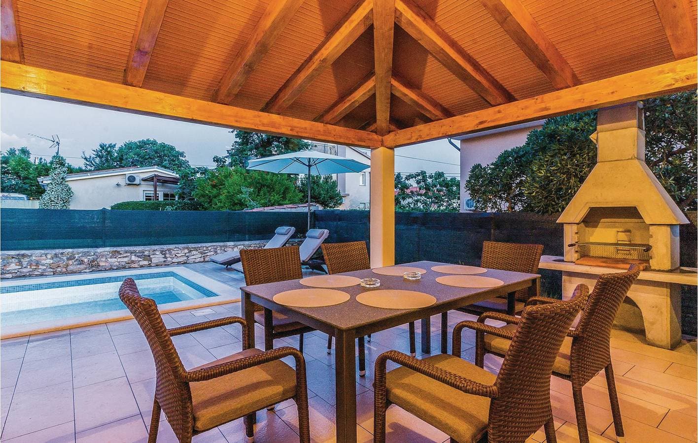 Foto 5 von 55: Gemütlich, 2 km von Bijela Plaža entfernt: Pool, Terrasse und WLAN inklusive!