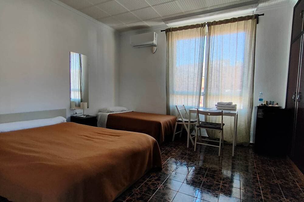 Pensión Benavente. 5 - (Playa 1,5km / Ap7-3min) 1