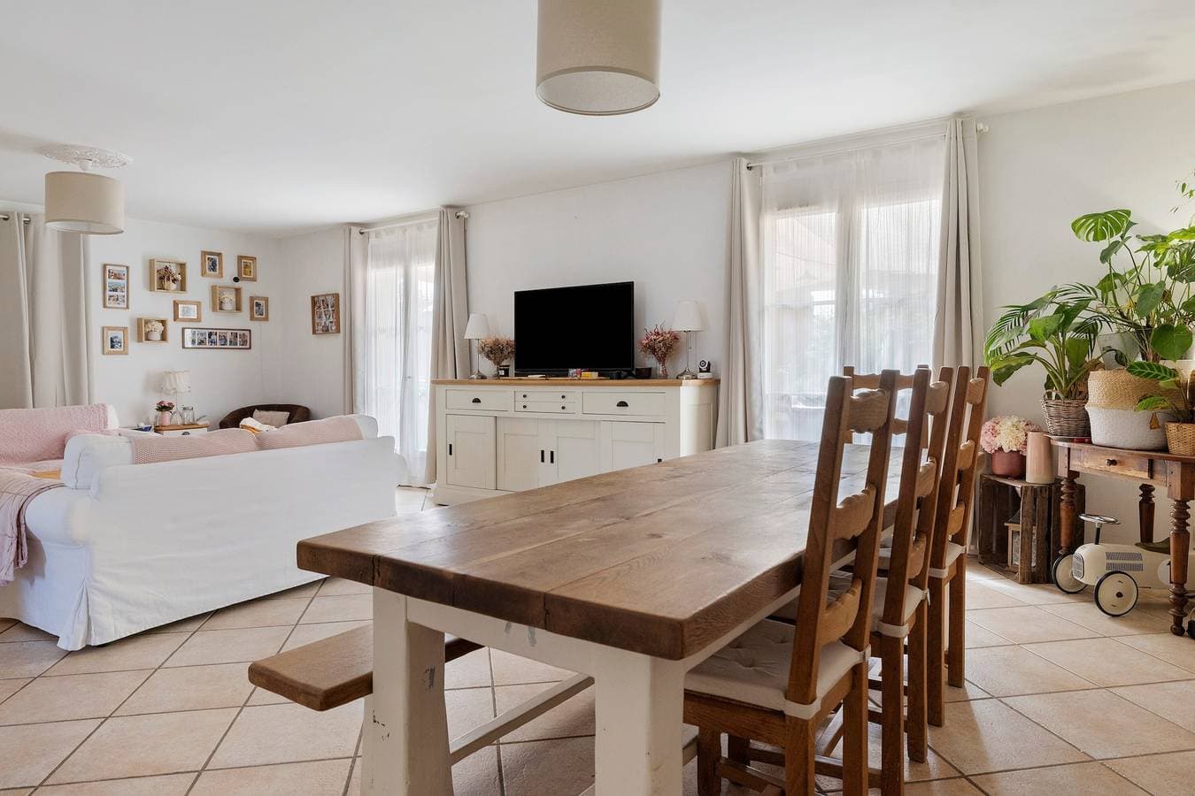 Foto 3 von 23: Gästezimmer „La Bienvenue“ mit gemeinsamer Terrasse, WLAN und Klimaanlage