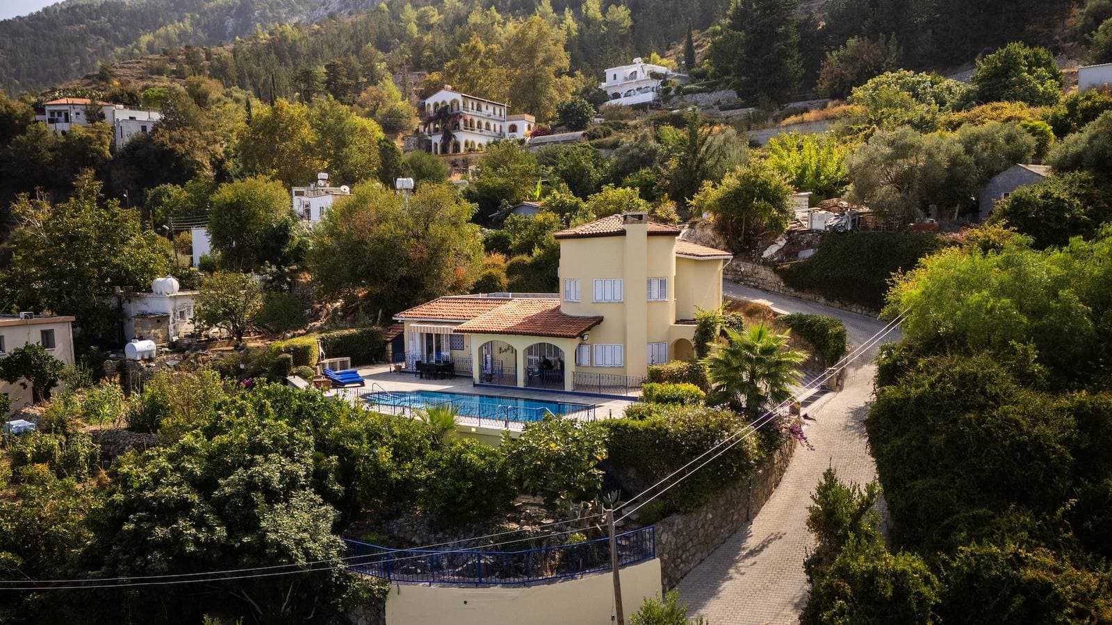 Foto 3 von 23: Villa mit 4 Schlafzimmern und herrlicher Aussicht