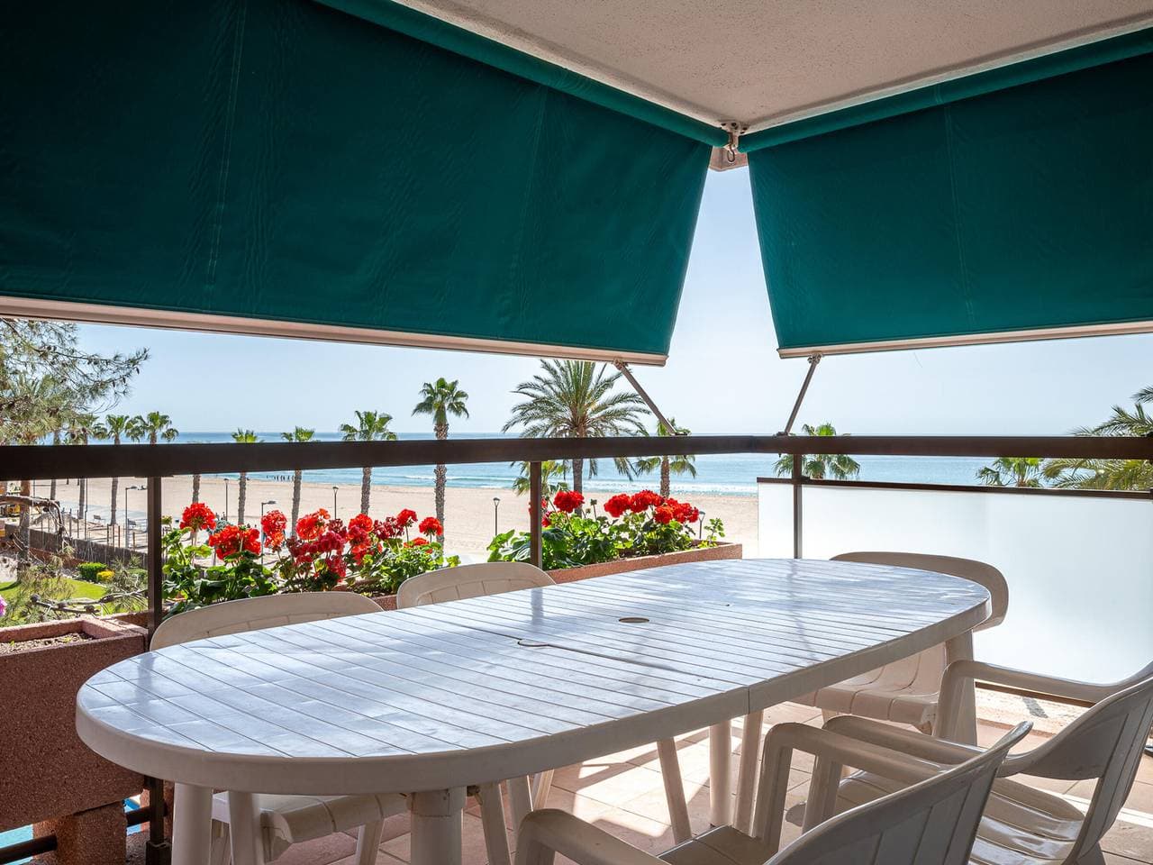 Foto 5 von 36: 3-Zimmer-Wohnung, Terrasse, Parkplatz, Klimaanlage, Meerblick