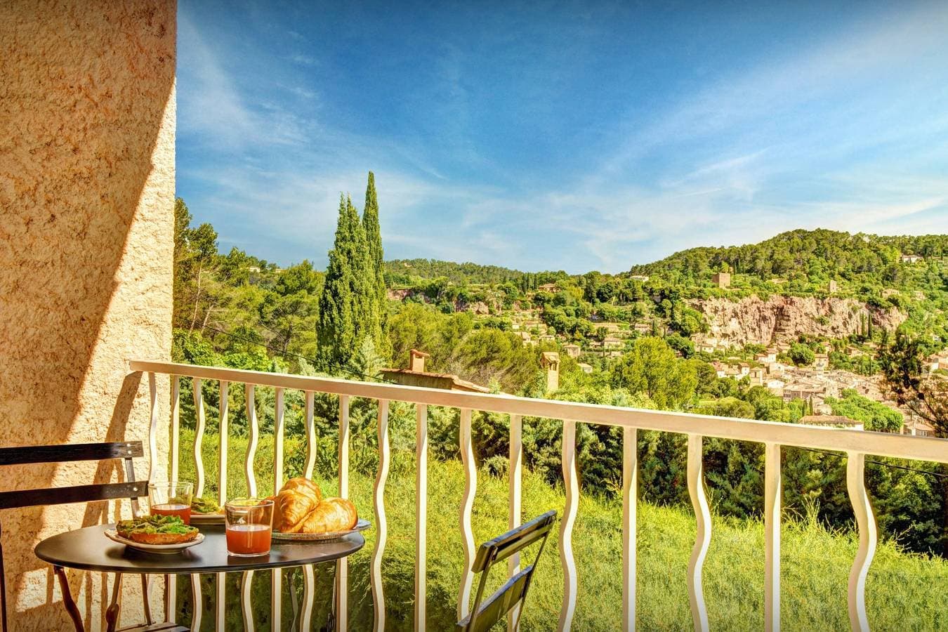Foto 9 von 24: Enjoy village life, great views and a sunny private pool - Ovo Network