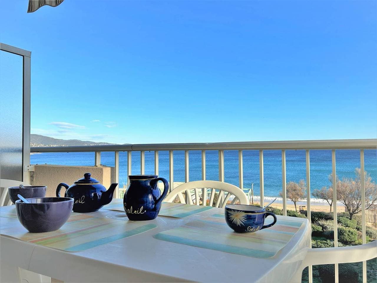 Foto 10 von 21: Studio in Lavandou mit Terrasse und Meerblick