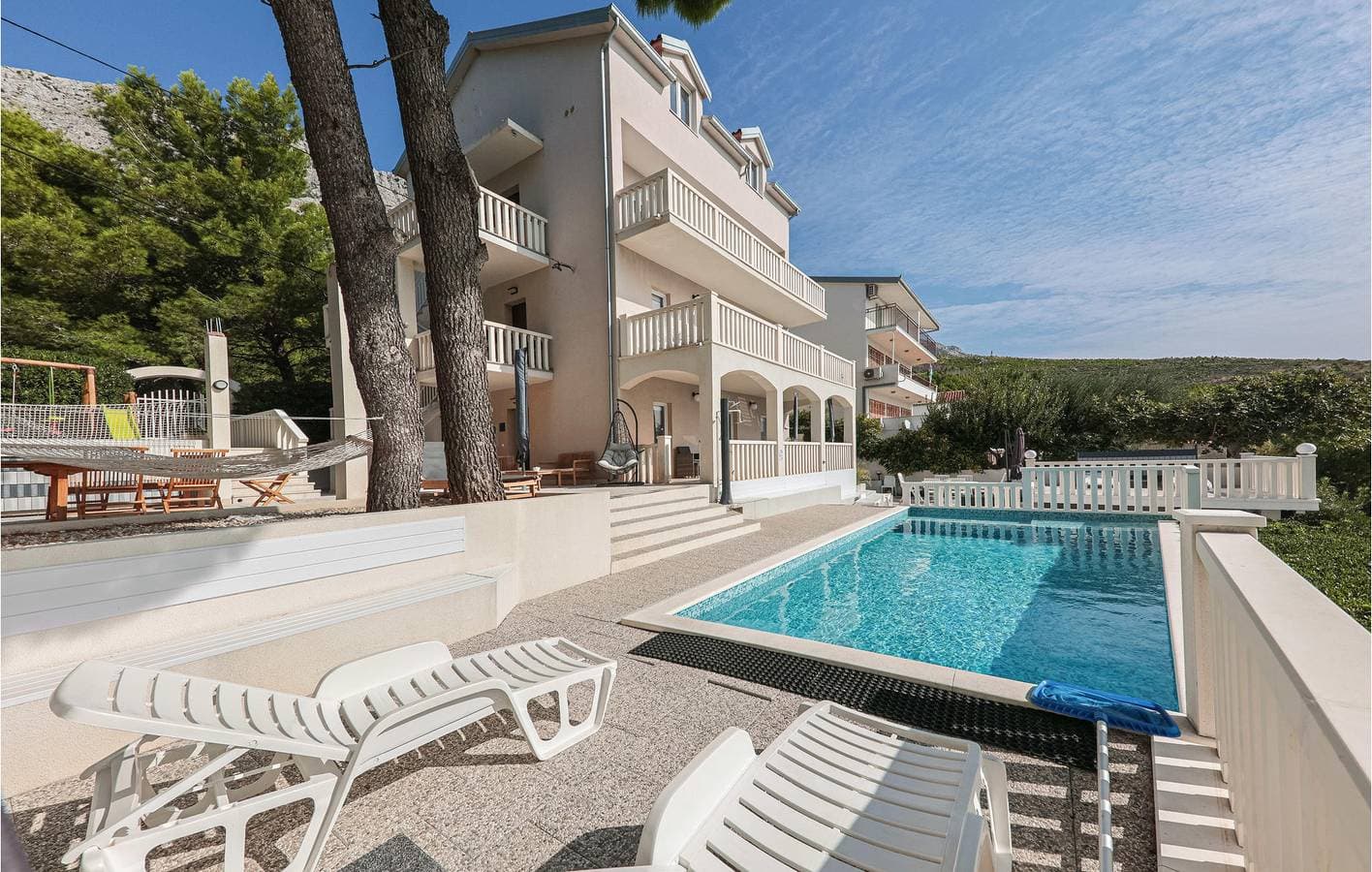 Foto 8 von 34: Charmante Unterkunft, 1,5 km vom Strand entfernt: Stilvolles 70 m² großes Apartment mit Pool und WLAN