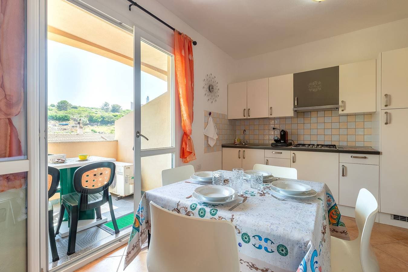 Foto 2 von 25: Ferienhaus 'Mare Nostrum' mit Bergblick, privater Terrasse und Klimaanlage