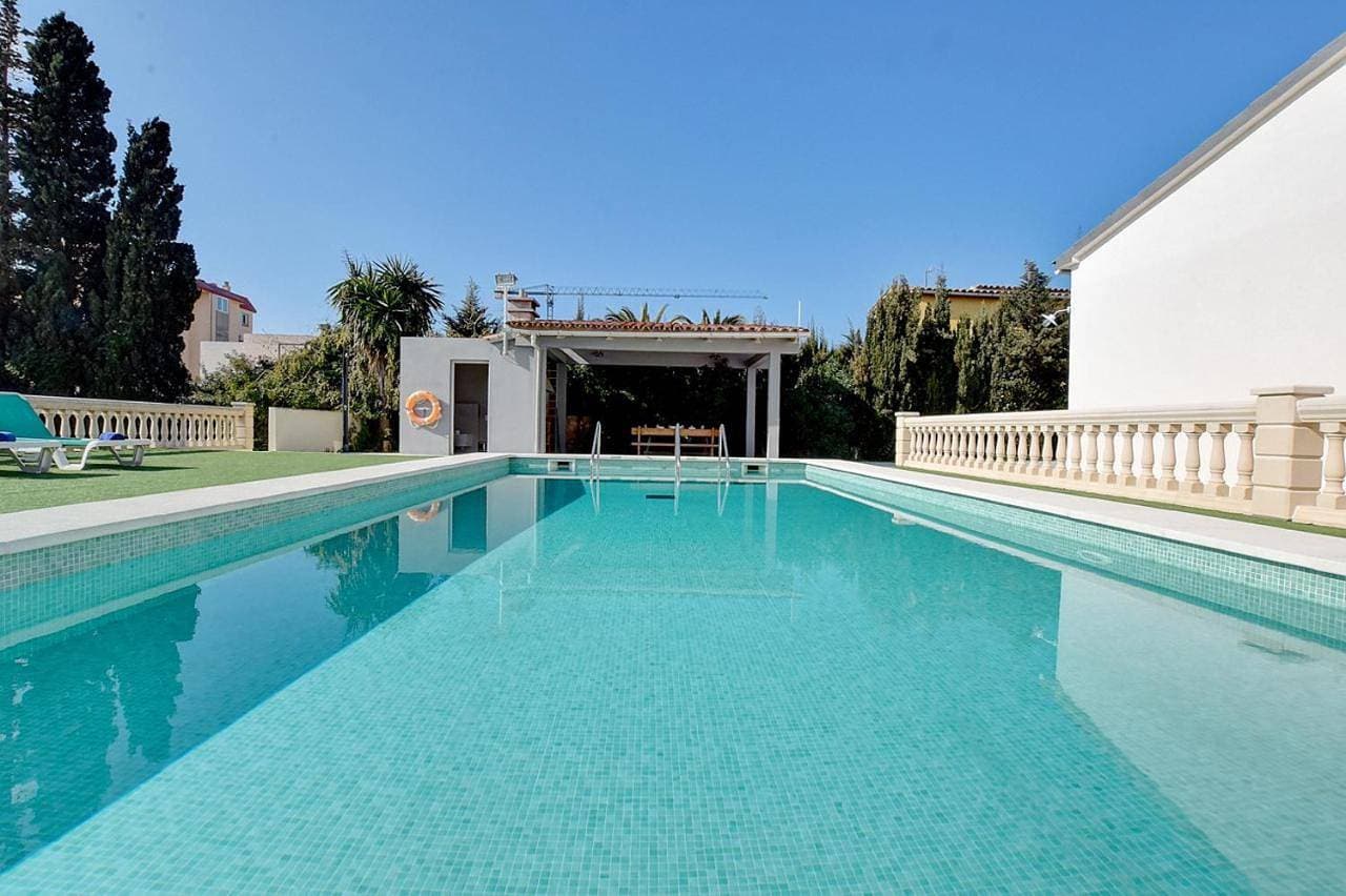 Foto 2 von 5: Villa with Private Pool