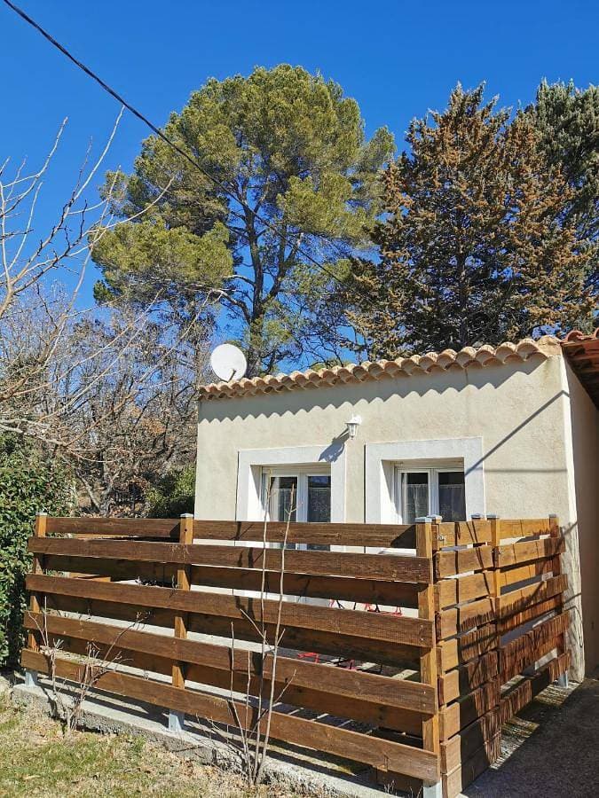 Studio indépendant à 2 minutes du golf du Luberon 1