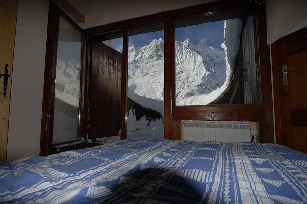 Foto 2 von 18: Luxuriöse Drei-Zimmer-Wohnung in Cervinia mit Sauna, Blick auf die Skipisten.