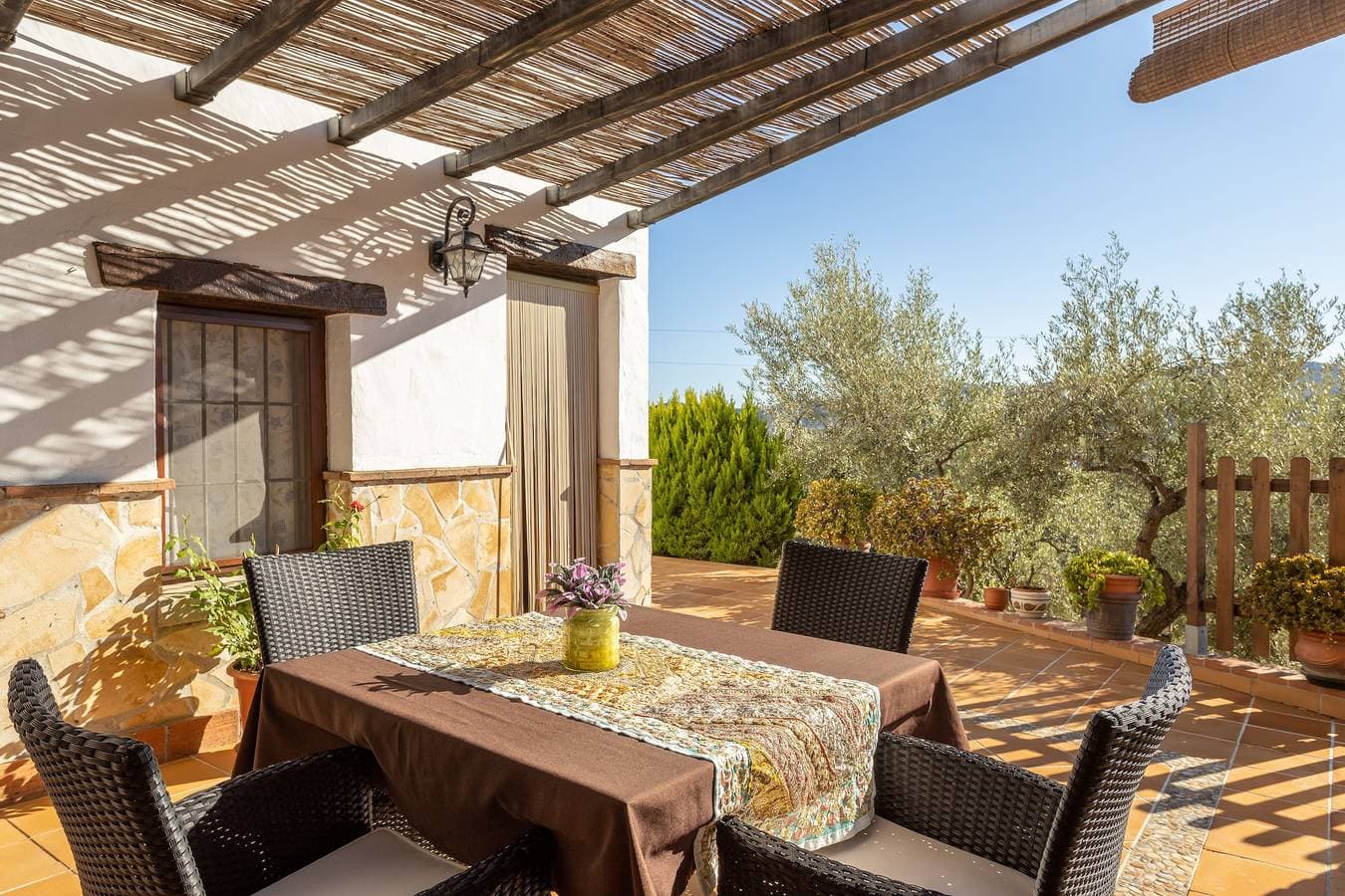 Foto 5 von 26: Ferienhaus „Fuente Luz Cottage“ mit Bergblick, Pool, WLAN, Terrasse & Garten