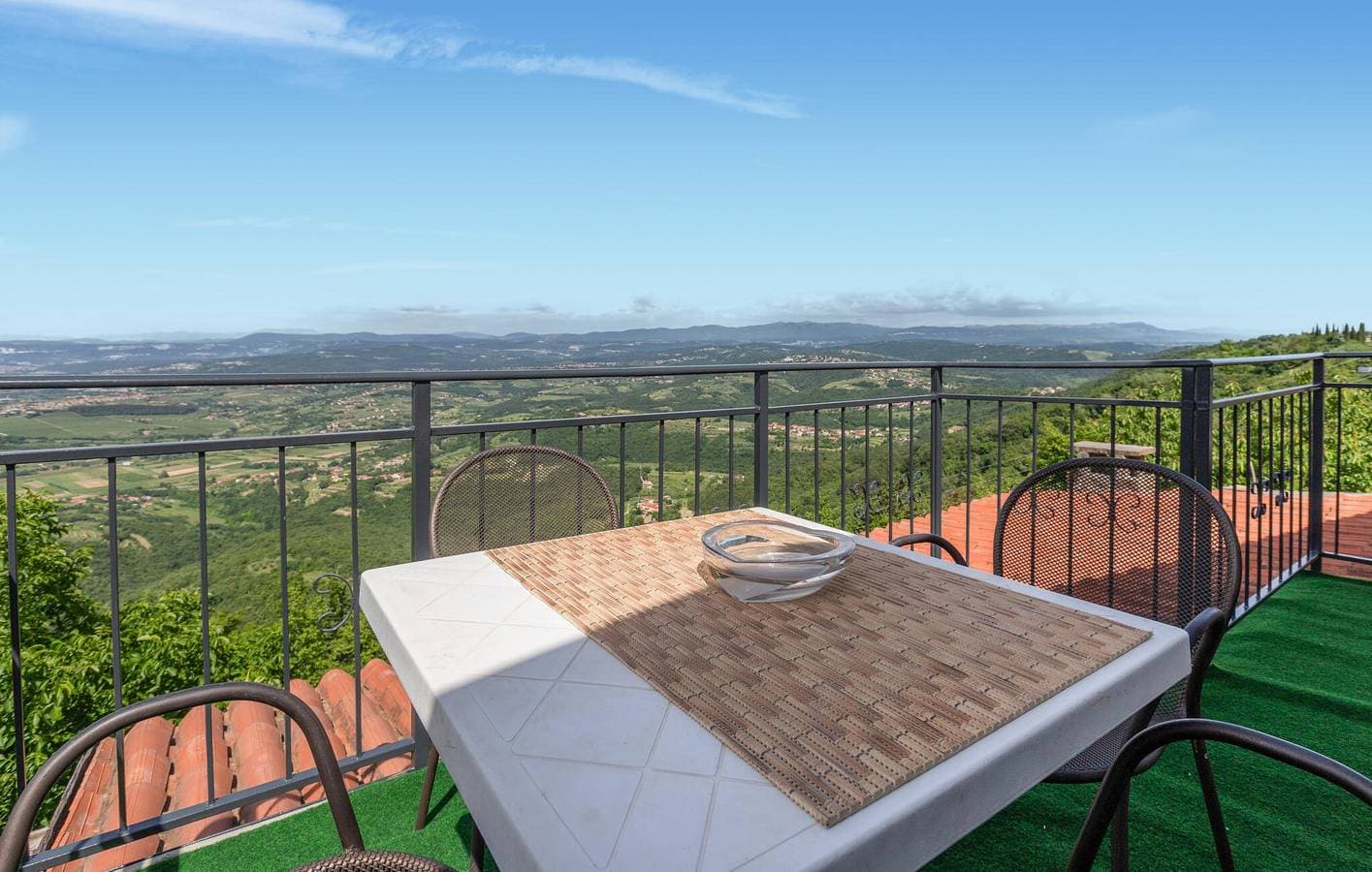 Foto 6 von 19: Ferienwohnung für 4 Personen mit Terrasse