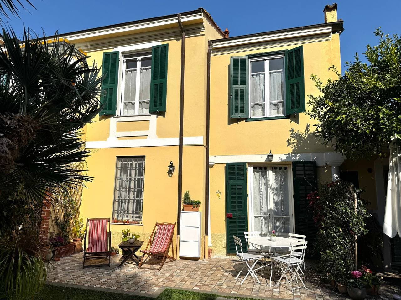 Foto 11 von 21: Villa in der Stadt-Privatparkplatz-Garten-6Gäste
