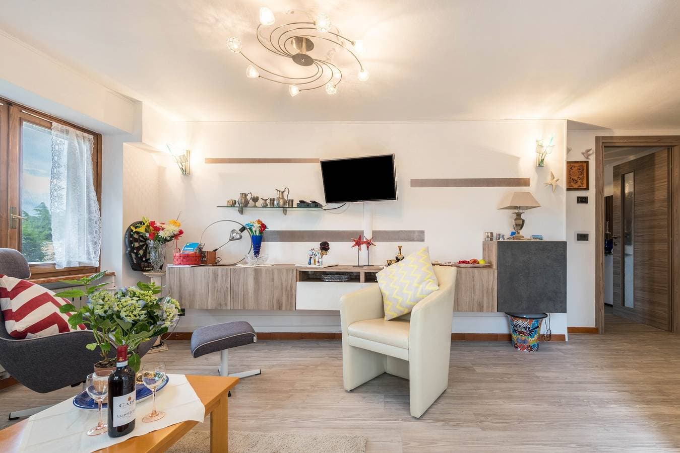 Foto 8 von 37: Ferienwohnung in San Zeno mit schönem Blick auf den See