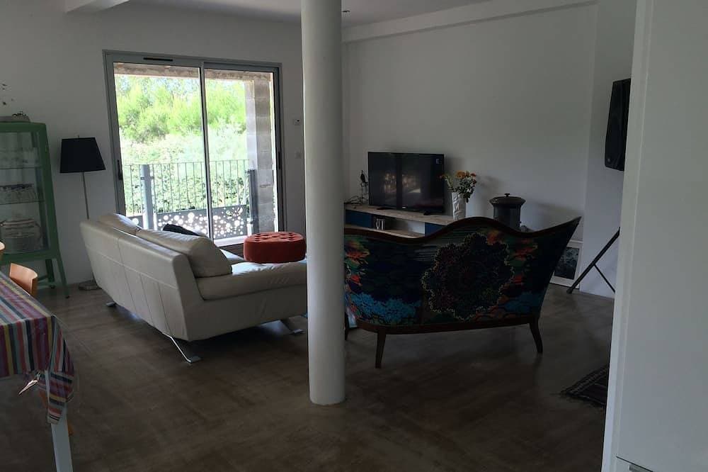 Foto 9 von 24: Villa mit Pool auf einem großen Waldgrundstück ohne Aussicht