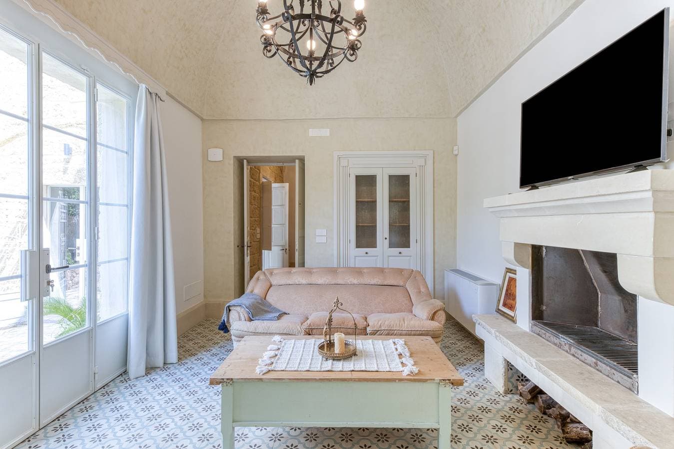 Foto 13 von 31: Suite Basium im Liberty-Palazzo von 1918 mit Garten, Außenbadewanne und WLAN