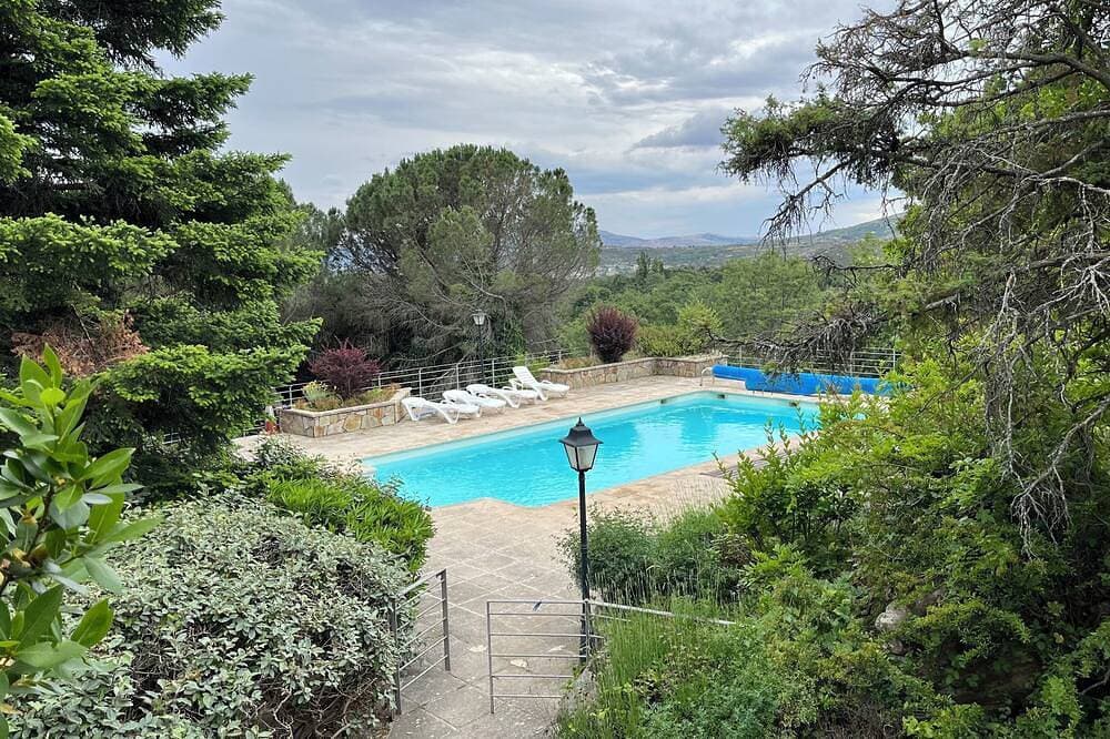 Casa rual completa de 12 plazas max. en la sierra de madrid 1