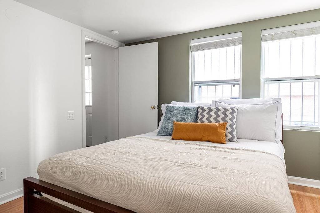 Dreamy Dupont Circle 1Br nr. U Street, Metro & Glen’s Mkt, by Blueground 1