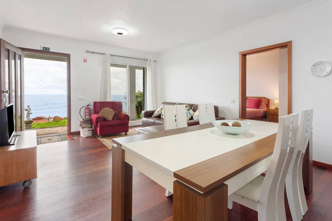 Foto 4 von 25: Ferienhaus 'Blissful Haven - Soulful Stays' mit Meerblick, privater Terrasse und WLAN