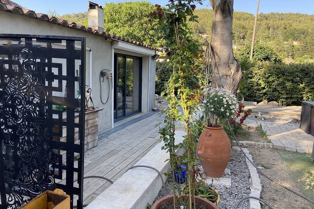 Quiet cottage with garden 1