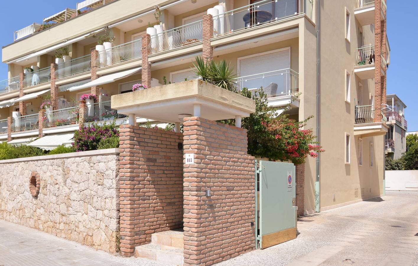 Apartment mit Meerblick in der Nähe von Restaurants und Geschäften 1