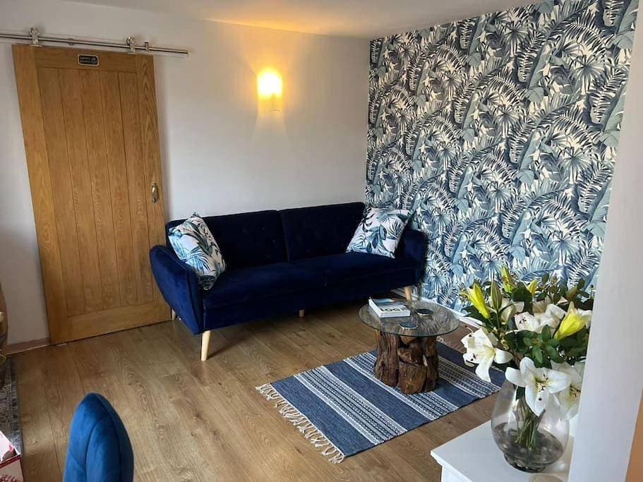 Unique one bedroom guest house with free parking 1