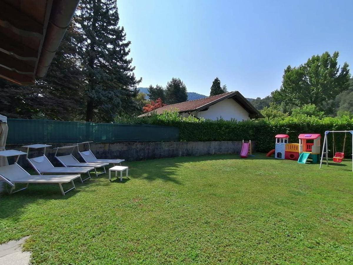Casa Vacanza Anna, fantastica villetta a 10 minuti dalle Isole Borromee con giardino recintato, posteggio privato, aria condizionata, animali ammessi 1