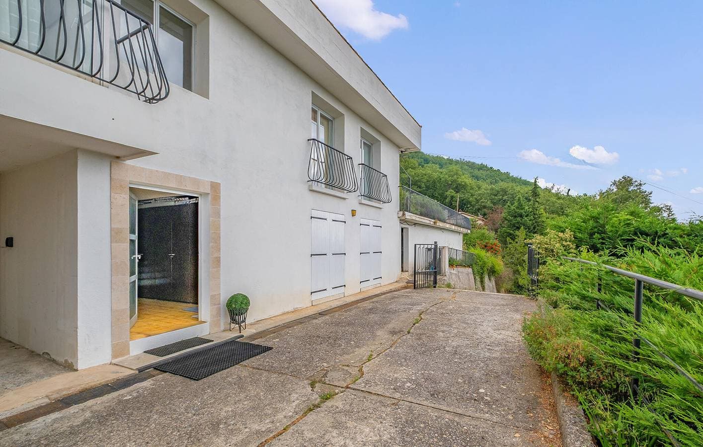 Apartment mit Meerblick, Pool, Terrasse und Parkplatz 1