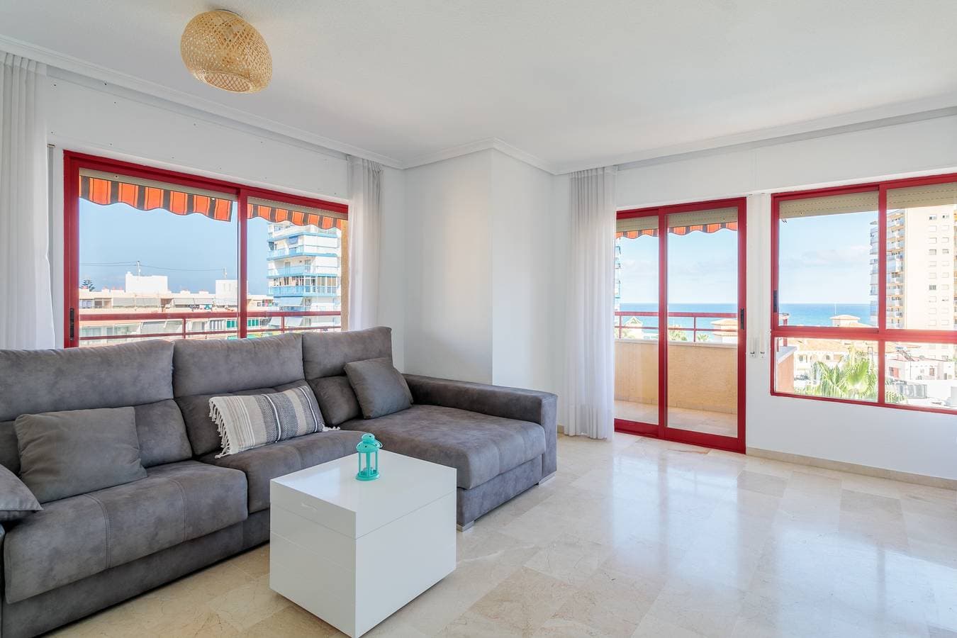 Foto 3 von 31: Ferienwohnung 'Torre Mar Muchavista' mit Meerblick, Gemeinschaftspool und WLAN