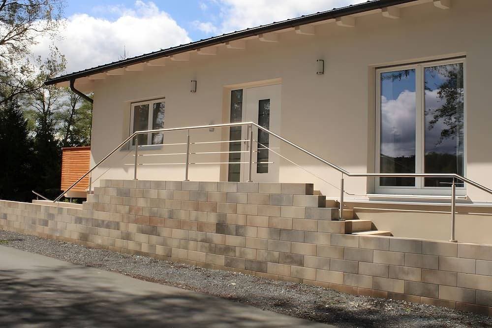 Foto 9 von 25: Ferienhaus am Mühlteich, Balkon & Terrasse